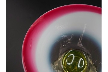 大正〜昭和初期　ウランガラス　ラッパ型　乳白ぼかし・赤縁　三色の表情が美しい氷コップ2客セット　(R-085527)