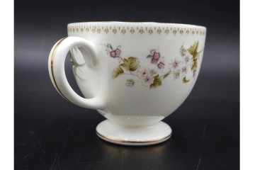 イギリス　WEDGWOOD(ウェッジウッド)　ミラベル　可憐な花模様が優雅に広がるトリオ3客セット　(R-085529)