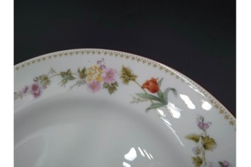 イギリス　WEDGWOOD(ウェッジウッド)　ミラベル　可憐な花模様が優雅に広がるトリオ3客セット　(R-085529)