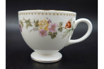 イギリス　WEDGWOOD(ウェッジウッド)　ミラベル　可憐な花模様が優雅に広がるトリオ3客セット　(R-085529)