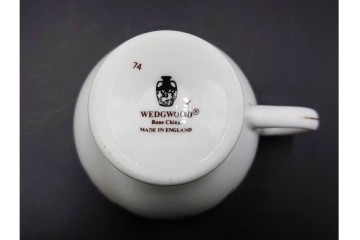 イギリス　WEDGWOOD(ウェッジウッド)　ミラベル　可憐な花模様が優雅に広がるトリオ3客セット　(R-085529)