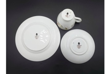 イギリス　WEDGWOOD(ウェッジウッド)　ミラベル　可憐な花模様が優雅に広がるトリオ3客セット　(R-085529)