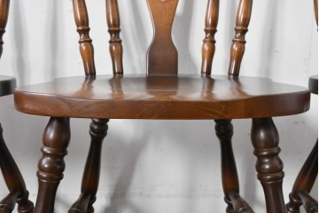 中古　飛騨産業　キツツキ　穂高シリーズ　クラシカルな魅力あふれるウィンザーチェア4脚セット　現行定価約26万円　(R-085530)