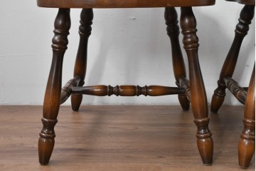 中古　飛騨産業　キツツキ　穂高シリーズ　クラシカルな魅力あふれるウィンザーチェア4脚セット　現行定価約26万円　(R-085530)