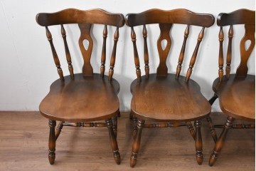 中古　飛騨産業　キツツキ　穂高シリーズ　クラシカルな魅力あふれるウィンザーチェア4脚セット　現行定価約26万円　(R-085530)