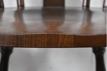 中古　飛騨産業　キツツキ　穂高シリーズ　クラシカルな魅力あふれるウィンザーチェア4脚セット　現行定価約26万円　(R-085530)