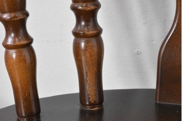 中古　飛騨産業　キツツキ　穂高シリーズ　クラシカルな魅力あふれるウィンザーチェア4脚セット　現行定価約26万円　(R-085530)