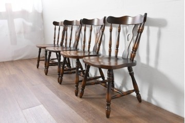 中古　飛騨産業　キツツキ　穂高シリーズ　クラシカルな魅力あふれるウィンザーチェア4脚セット　現行定価約26万円　(R-085530)