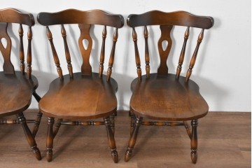 中古　飛騨産業　キツツキ　穂高シリーズ　クラシカルな魅力あふれるウィンザーチェア4脚セット　現行定価約26万円　(R-085530)