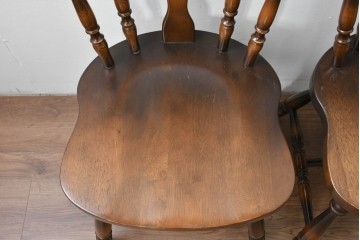 中古　飛騨産業　キツツキ　穂高シリーズ　クラシカルな魅力あふれるウィンザーチェア4脚セット　現行定価約26万円　(R-085530)