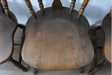 中古　飛騨産業　キツツキ　穂高シリーズ　クラシカルな魅力あふれるウィンザーチェア4脚セット　現行定価約26万円　(R-085530)