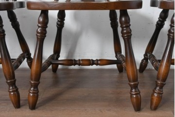 中古　飛騨産業　キツツキ　穂高シリーズ　クラシカルな魅力あふれるウィンザーチェア4脚セット　現行定価約26万円　(R-085530)