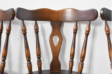 中古　飛騨産業　キツツキ　穂高シリーズ　クラシカルな魅力あふれるウィンザーチェア4脚セット　現行定価約26万円　(R-085530)