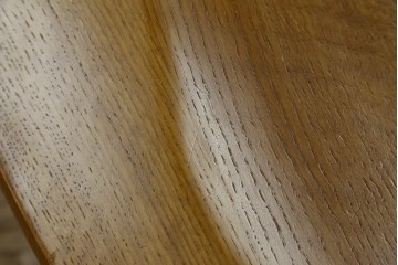 中古　柏木工(KASHIWA)　アーチ状の背と細身のスポークが映えるウィンザースタイルのダイニングチェア2脚セット　(R-085532)