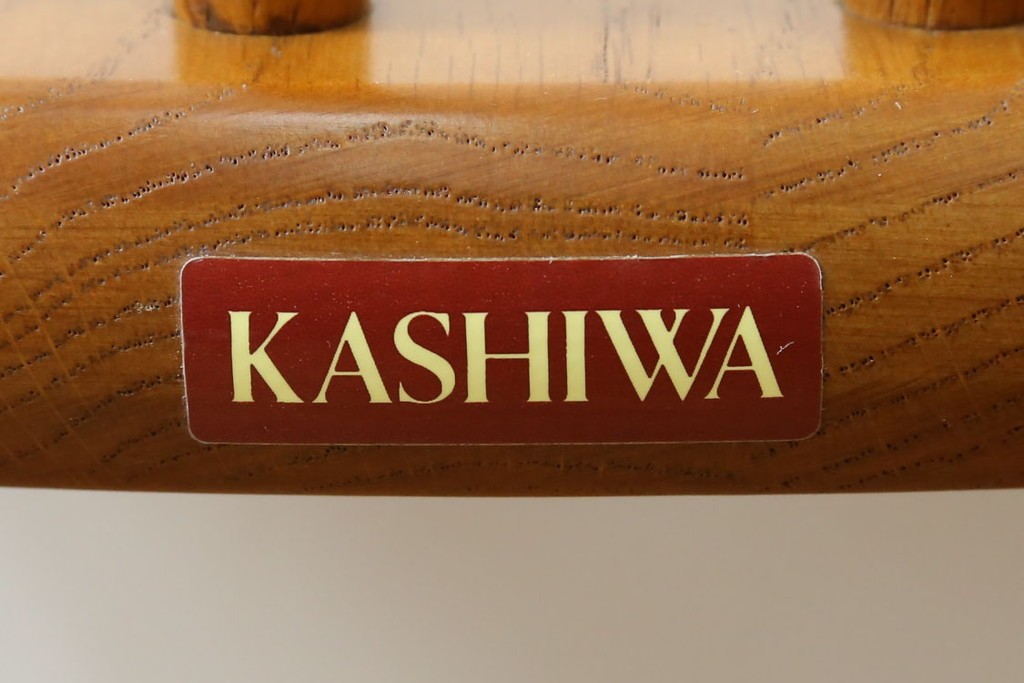 中古　柏木工(KASHIWA)　アーチ状の背と細身のスポークが映えるウィンザースタイルのダイニングチェア2脚セット　(R-085532)