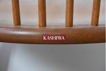 中古　柏木工(KASHIWA)　アーチ状の背と細身のスポークが映えるウィンザースタイルのダイニングチェア2脚セット　(R-085532)