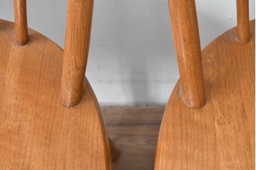 中古　柏木工(KASHIWA)　アーチ状の背と細身のスポークが映えるウィンザースタイルのダイニングチェア2脚セット　(R-085532)