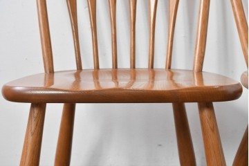 中古　柏木工(KASHIWA)　アーチ状の背と細身のスポークが映えるウィンザースタイルのダイニングチェア2脚セット　(R-085532)