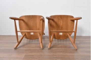 中古　柏木工(KASHIWA)　アーチ状の背と細身のスポークが映えるウィンザースタイルのダイニングチェア2脚セット　(R-085532)