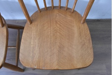 中古　柏木工(KASHIWA)　アーチ状の背と細身のスポークが映えるウィンザースタイルのダイニングチェア2脚セット　(R-085532)