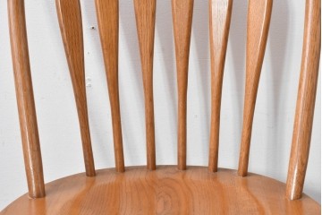 中古　柏木工(KASHIWA)　アーチ状の背と細身のスポークが映えるウィンザースタイルのダイニングチェア2脚セット　(R-085532)