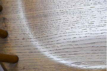 中古　柏木工(KASHIWA)　アーチ状の背と細身のスポークが映えるウィンザースタイルのダイニングチェア2脚セット　(R-085532)