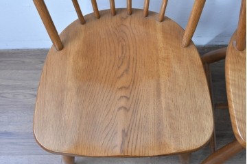 中古　柏木工(KASHIWA)　アーチ状の背と細身のスポークが映えるウィンザースタイルのダイニングチェア2脚セット　(R-085532)