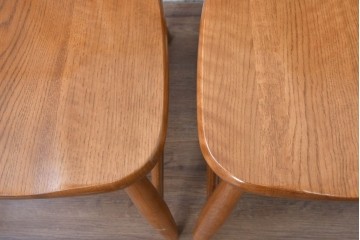 中古　柏木工(KASHIWA)　アーチ状の背と細身のスポークが映えるウィンザースタイルのダイニングチェア2脚セット　(R-085532)