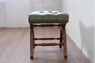 中古　スペイン製　バロッサバレンティ(VARO,S.A. VALENTI)　本革　ボタン留めが上品なアームチェアとオットマン　セット定価約47万円相当　(R-085533)