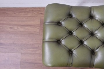 中古　スペイン製　バロッサバレンティ(VARO,S.A. VALENTI)　本革　ボタン留めが上品なアームチェアとオットマン　セット定価約47万円相当　(R-085533)