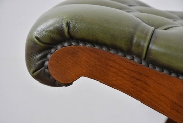 中古　スペイン製　バロッサバレンティ(VARO,S.A. VALENTI)　本革　ボタン留めが上品なアームチェアとオットマン　セット定価約47万円相当　(R-085533)