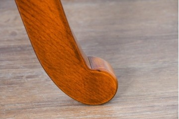 中古　スペイン製　バロッサバレンティ(VARO,S.A. VALENTI)　本革　ボタン留めが上品なアームチェアとオットマン　セット定価約47万円相当　(R-085533)