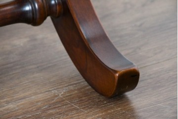 中古　スペイン製　バロッサバレンティ(VARO,S.A. VALENTI)　本革　ボタン留めが上品なアームチェアとオットマン　セット定価約47万円相当　(R-085533)