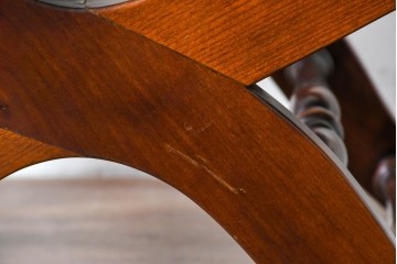 中古　スペイン製　バロッサバレンティ(VARO,S.A. VALENTI)　本革　ボタン留めが上品なアームチェアとオットマン　セット定価約47万円相当　(R-085533)