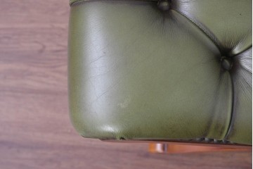 中古　スペイン製　バロッサバレンティ(VARO,S.A. VALENTI)　本革　ボタン留めが上品なアームチェアとオットマン　セット定価約47万円相当　(R-085533)