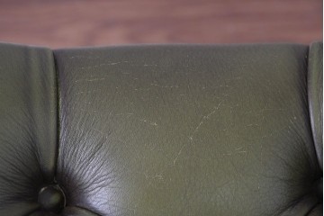 中古　スペイン製　バロッサバレンティ(VARO,S.A. VALENTI)　本革　ボタン留めが上品なアームチェアとオットマン　セット定価約47万円相当　(R-085533)