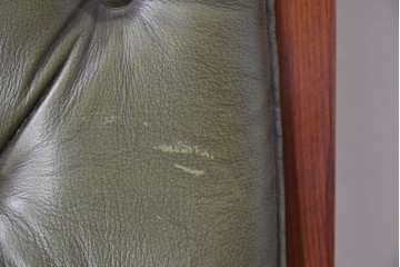 中古　スペイン製　バロッサバレンティ(VARO,S.A. VALENTI)　本革　ボタン留めが上品なアームチェアとオットマン　セット定価約47万円相当　(R-085533)