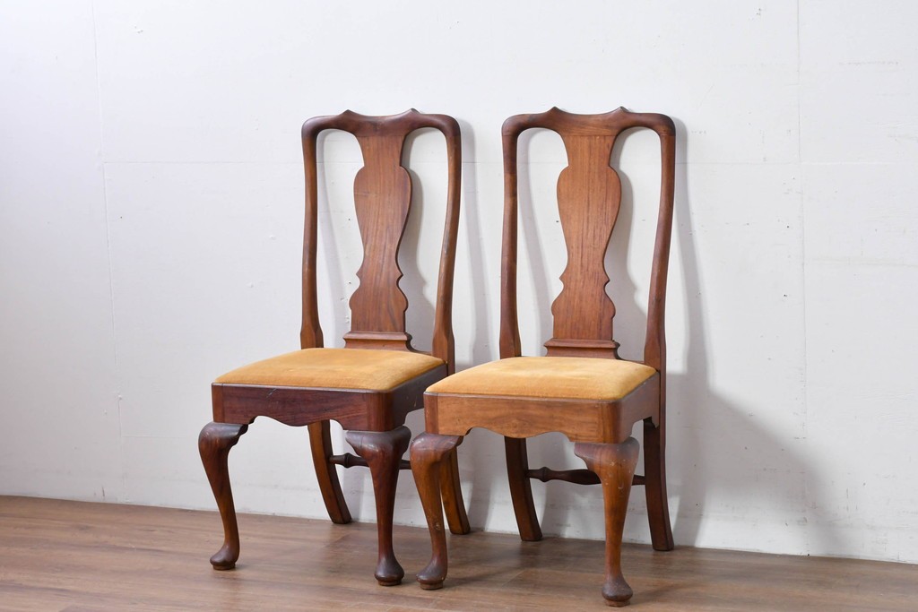 ヴィンテージ　チーク無垢材　花瓶型の優雅な曲線を描くクイーンアンチェア2脚セット　(R-085534)