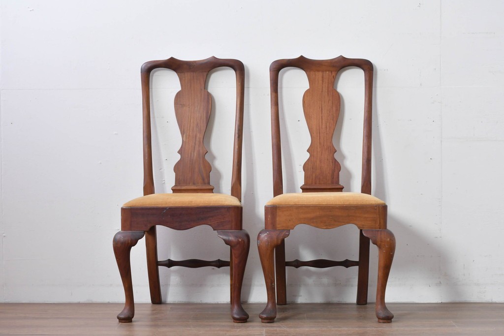 ヴィンテージ　チーク無垢材　花瓶型の優雅な曲線を描くクイーンアンチェア2脚セット　(R-085534)