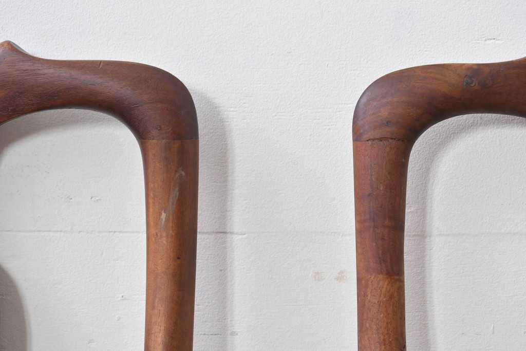 ヴィンテージ　チーク無垢材　花瓶型の優雅な曲線を描くクイーンアンチェア2脚セット　(R-085534)