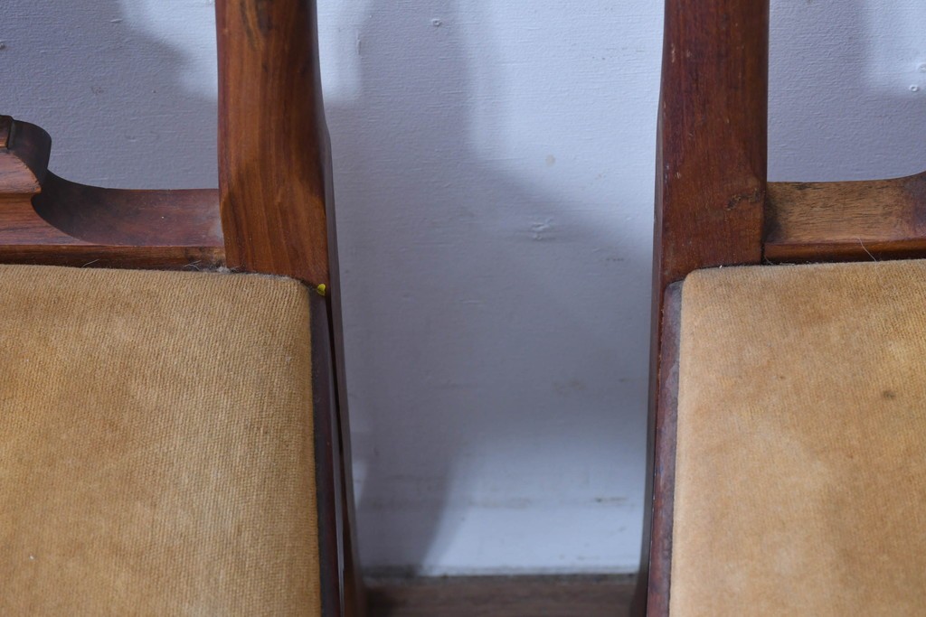 ヴィンテージ　チーク無垢材　花瓶型の優雅な曲線を描くクイーンアンチェア2脚セット　(R-085534)