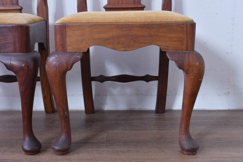 ヴィンテージ　チーク無垢材　花瓶型の優雅な曲線を描くクイーンアンチェア2脚セット　(R-085534)