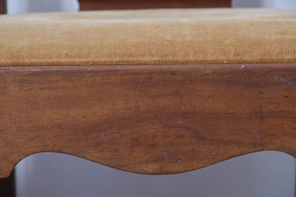 ヴィンテージ　チーク無垢材　花瓶型の優雅な曲線を描くクイーンアンチェア2脚セット　(R-085534)