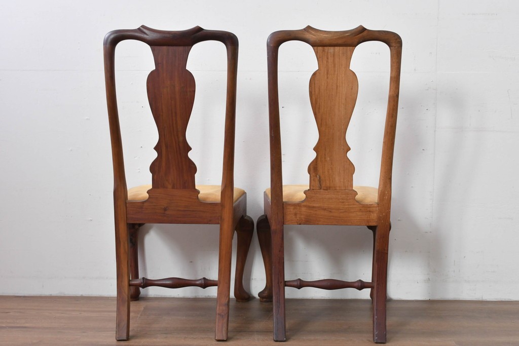 ヴィンテージ　チーク無垢材　花瓶型の優雅な曲線を描くクイーンアンチェア2脚セット　(R-085534)