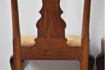 ヴィンテージ　チーク無垢材　花瓶型の優雅な曲線を描くクイーンアンチェア2脚セット　(R-085534)