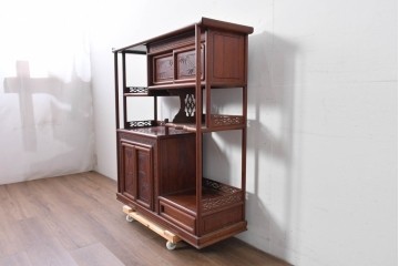 和製ヴィンテージ　花梨材　竹や鳥の彫刻と繊細な透かし細工が趣を添える飾り棚　(R-085537)