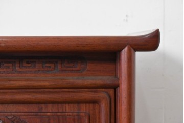 和製ヴィンテージ　花梨材　竹や鳥の彫刻と繊細な透かし細工が趣を添える飾り棚　(R-085537)