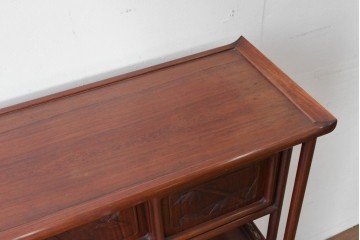 和製ヴィンテージ　花梨材　竹や鳥の彫刻と繊細な透かし細工が趣を添える飾り棚　(R-085537)