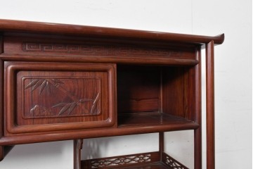 和製ヴィンテージ　花梨材　竹や鳥の彫刻と繊細な透かし細工が趣を添える飾り棚　(R-085537)