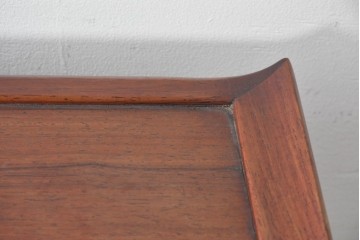 和製ヴィンテージ　花梨材　竹や鳥の彫刻と繊細な透かし細工が趣を添える飾り棚　(R-085537)